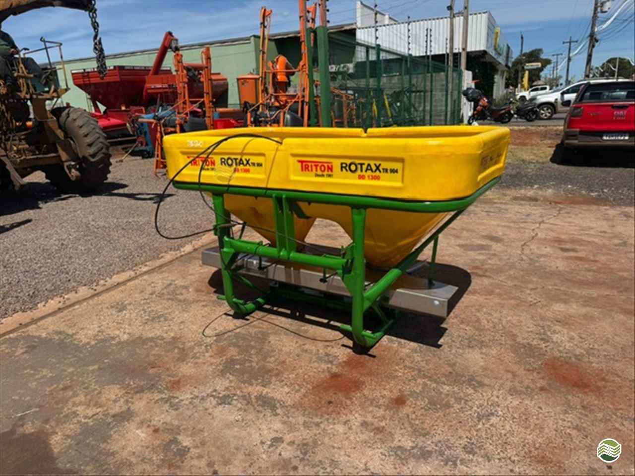 IMPLEMENTOS AGRICOLAS DISTRIBUIDOR FERTILIZANTES E SEMENTES DISCO DUPLO Cotramaq Tratores GOIOERE PARANÁ PR